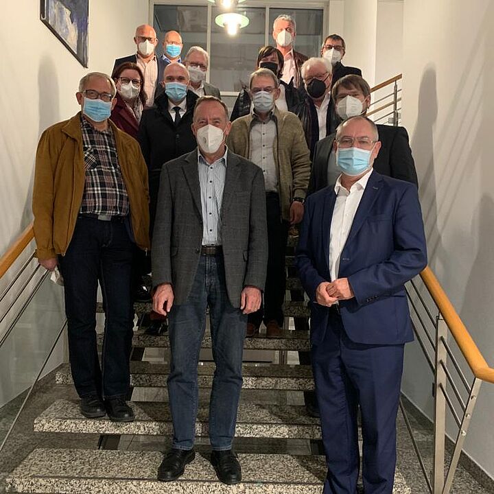 H.v.l.: Anton Rittel, Gerrit Maneth, Josef Brandner, Melanie Schappin, Wolfgang Jarasch, Thomas Hafner. M.v.l.: Caludia Schuster, Dr. Fabian Mehring, Erich Nagl, Helmut Lenz, Florian Riehl. V.v.l.: Martin Stegmair, Peter Kraus, Michael Wörle